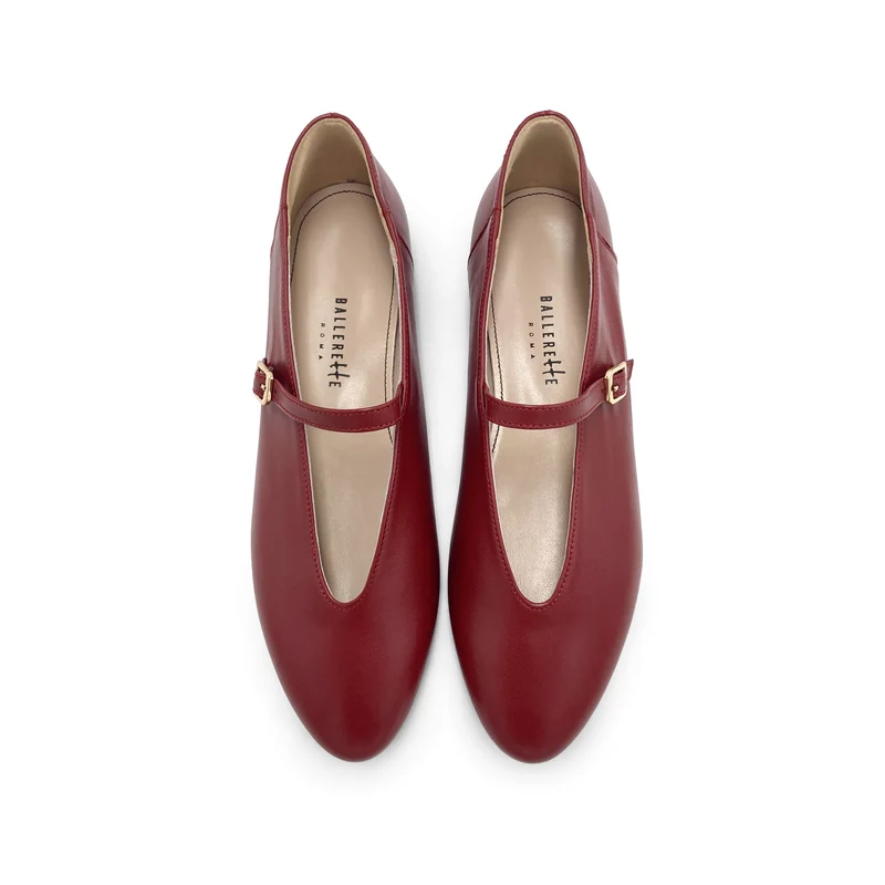 Ballerine rosso ciliegia in pelle con scollo a V e cinturino