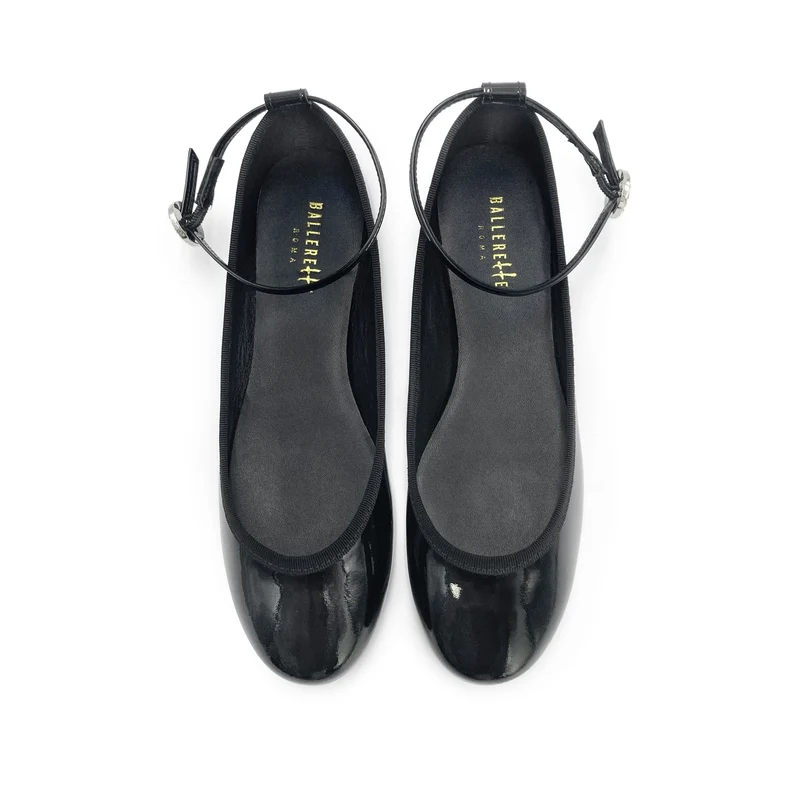 Ballerine nere in vernice con cinturino gioiello