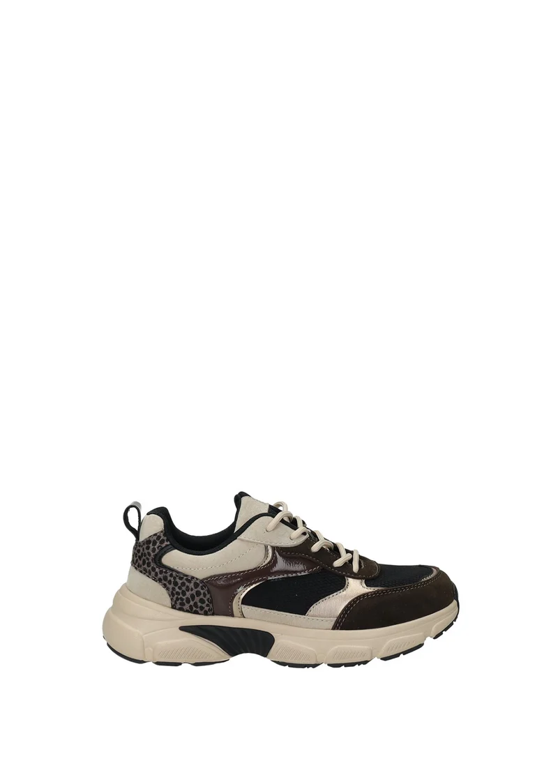 Sneakers donna dal profilo urban-chic e linee pulite