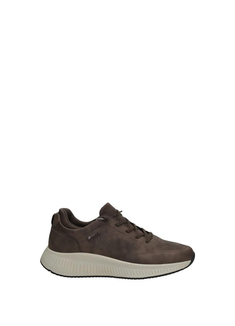Sneakers uomo eleganti dal profilo snello e suola mono