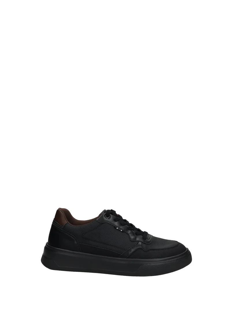 Sneakers uomo con suola spessorata e dettagli geometrici