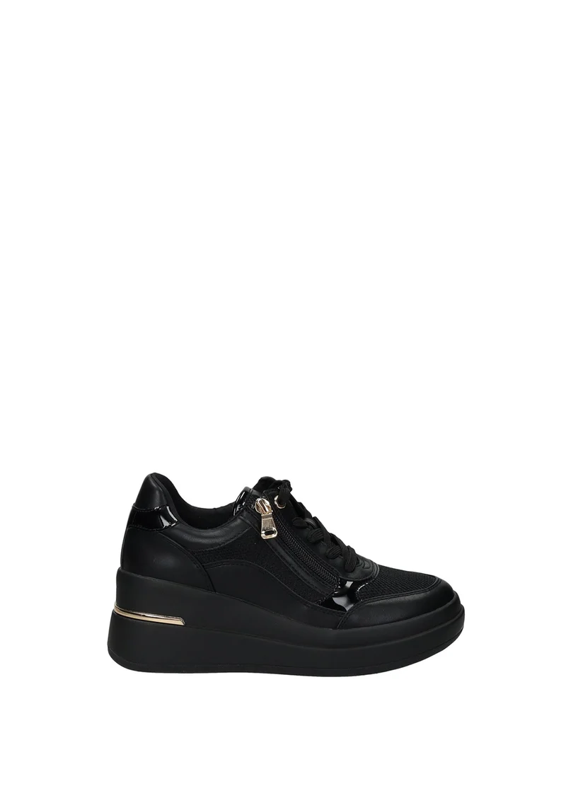 Sneakers donna con zeppa interna e plateau dal design slanciato
