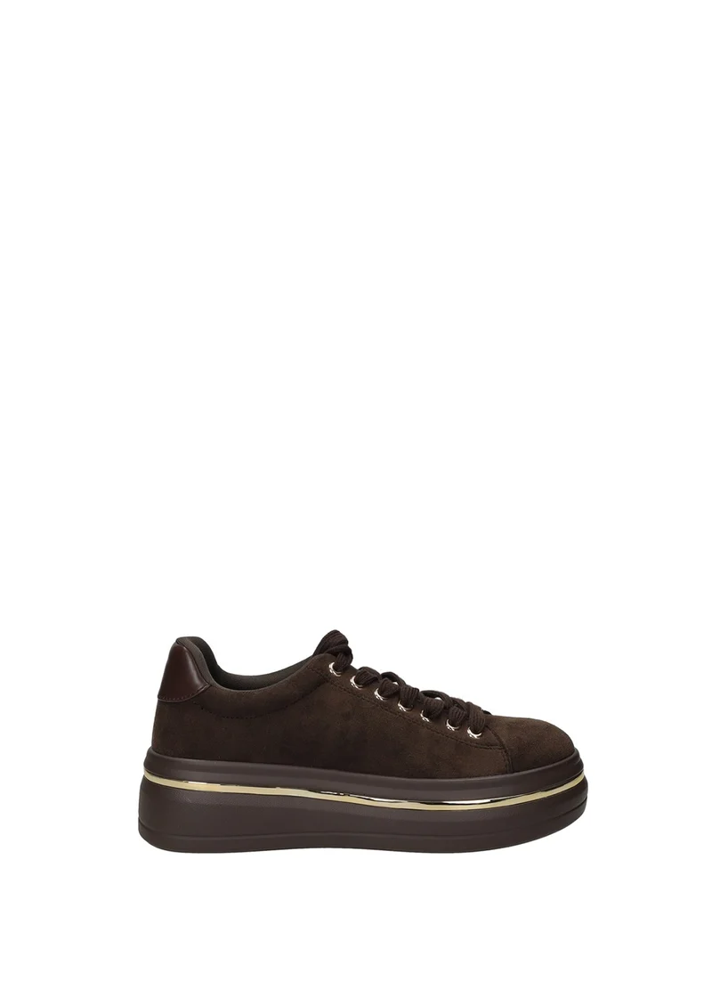 Sneakers donna con zeppa interna e plateau dal design slanciato