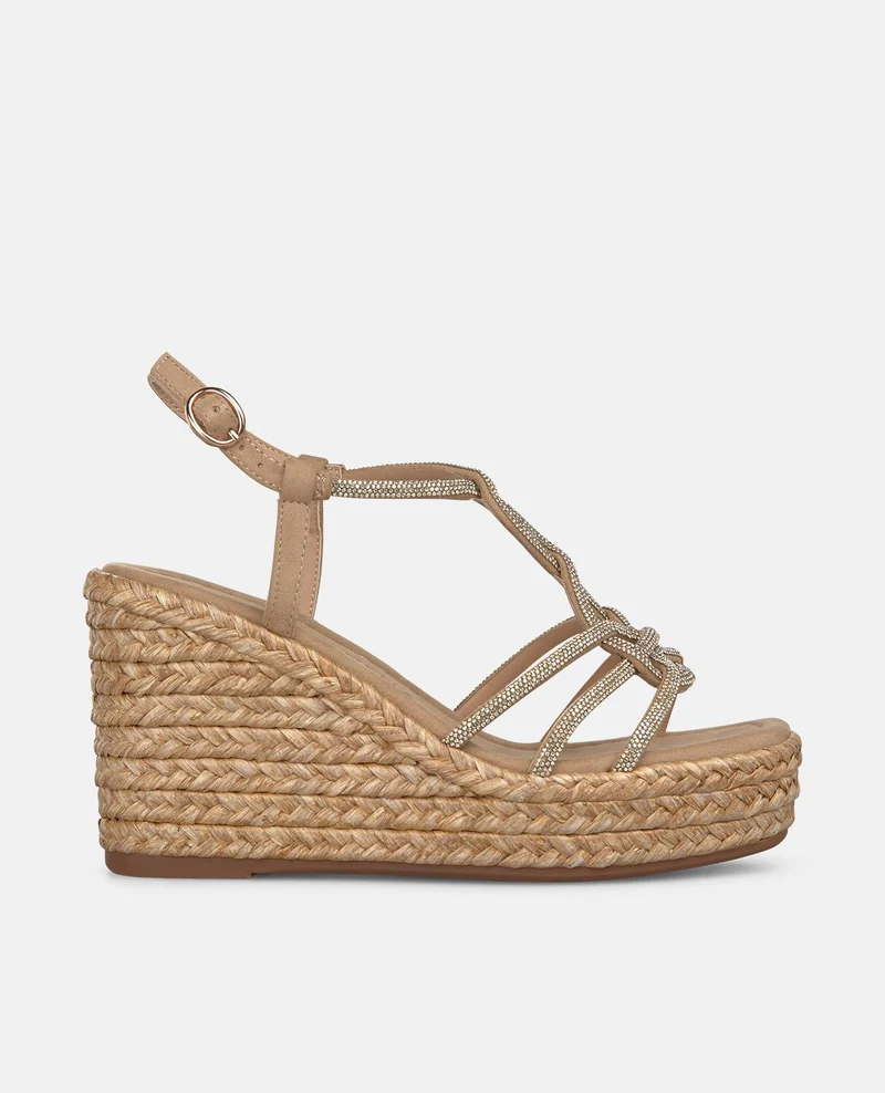 SANDALIA DE CUÑA CON TIRAS ENTRELAZADAS