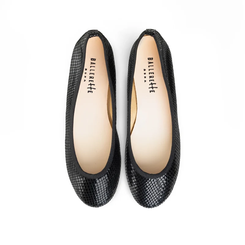 Ballerine animalier nere in camoscio laminato