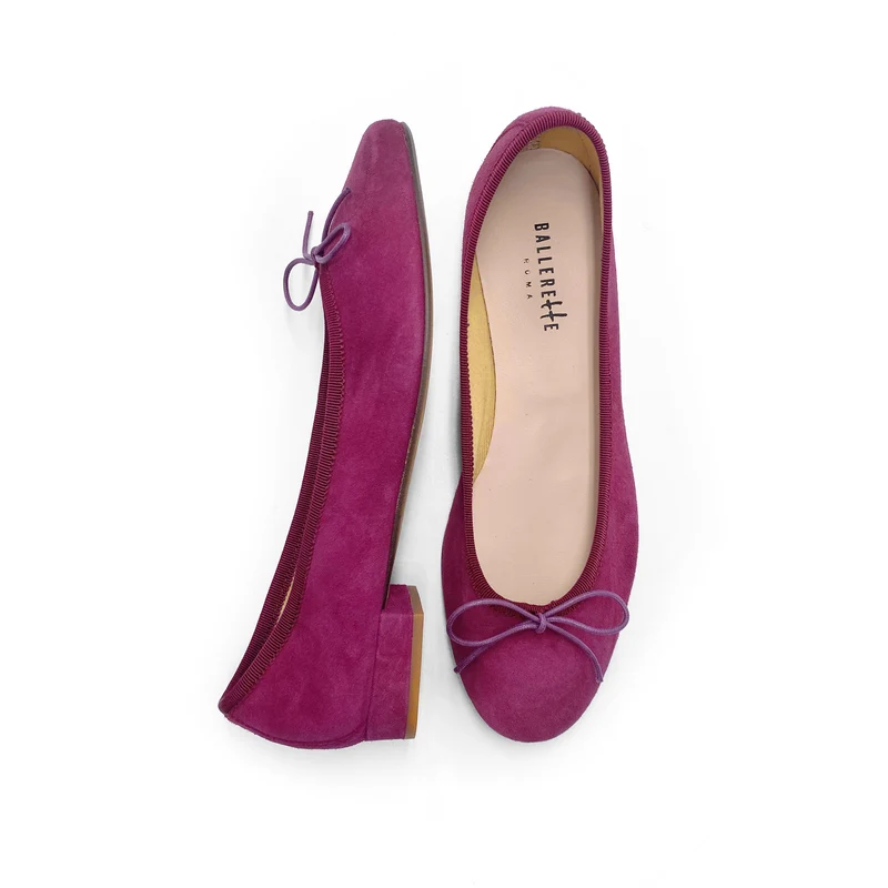 Ballerine prugna con tacco in camoscio