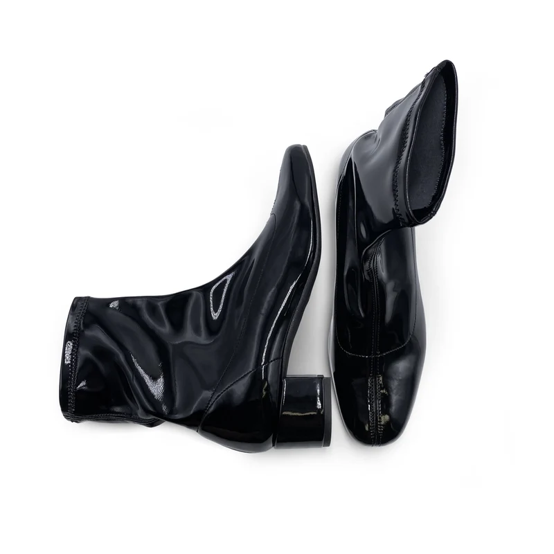Stivaletti neri in vernice a calza elasticizzata