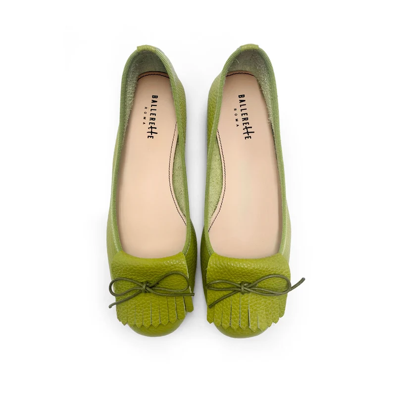 Mocassini da donna verde oliva in pelle con frangia