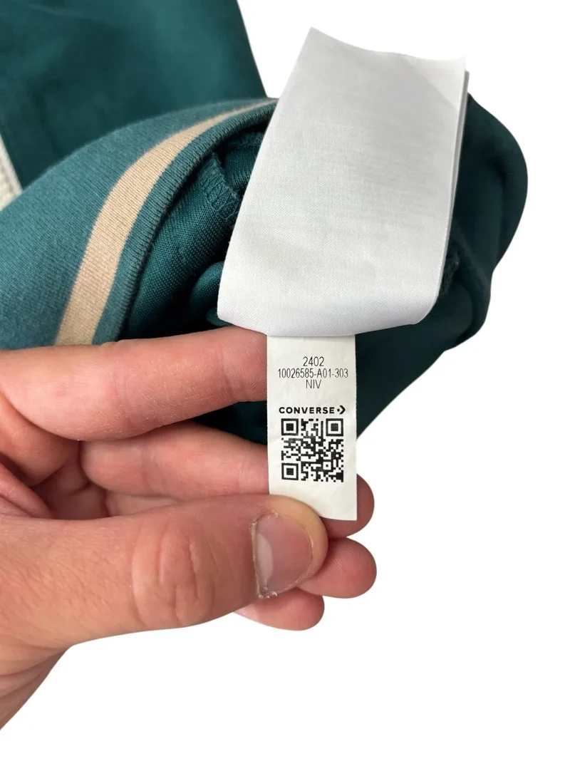 Felpa con zip bordi e logo a contrasto