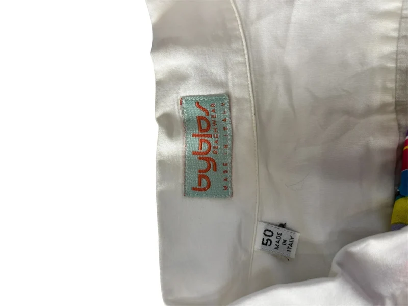 Camicia mezza manica con fantasia astratta e scritta laterale