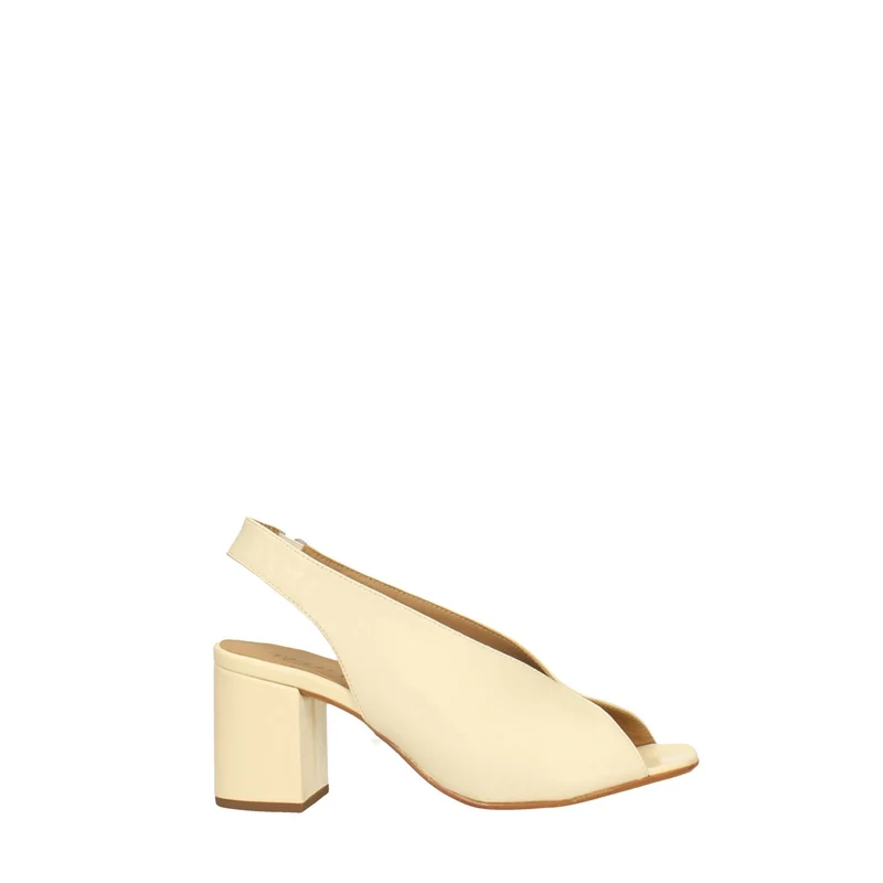 Décolleté spuntate in vera pelle. Tacco alto 6.5cm