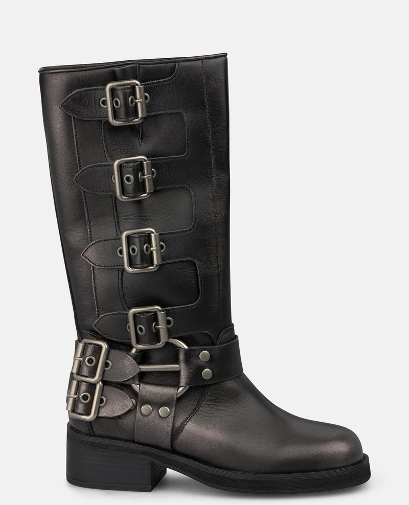 BOTA DE PIEL CON HEBILLAS