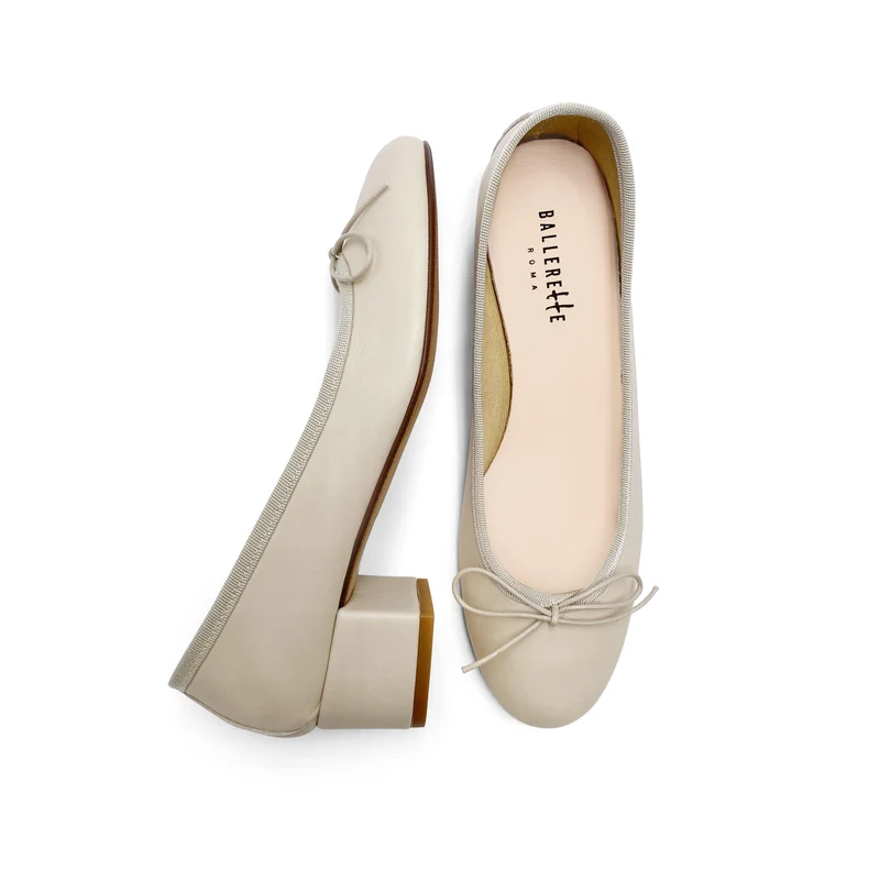 Ballerine in pelle beige con tacco alto