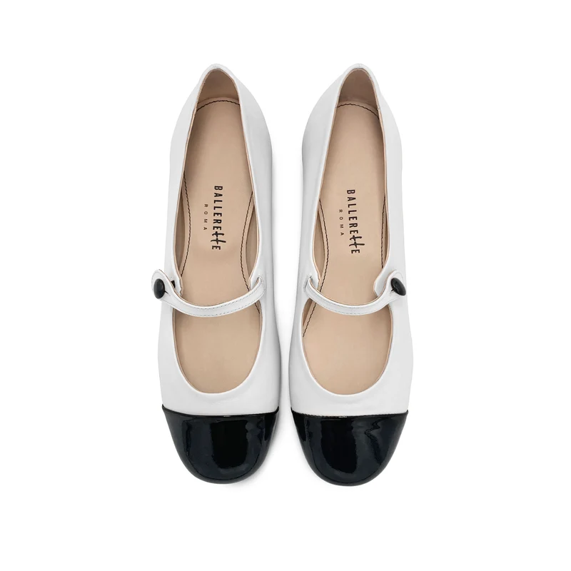 Ballerine Mary Jane bianche in pelle con cinturino e punta in vernice