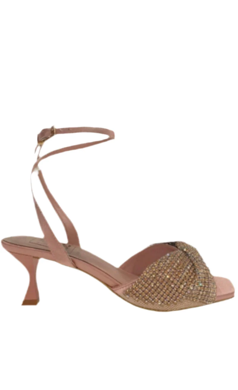 Sandalo aperto con tacco basso e strass