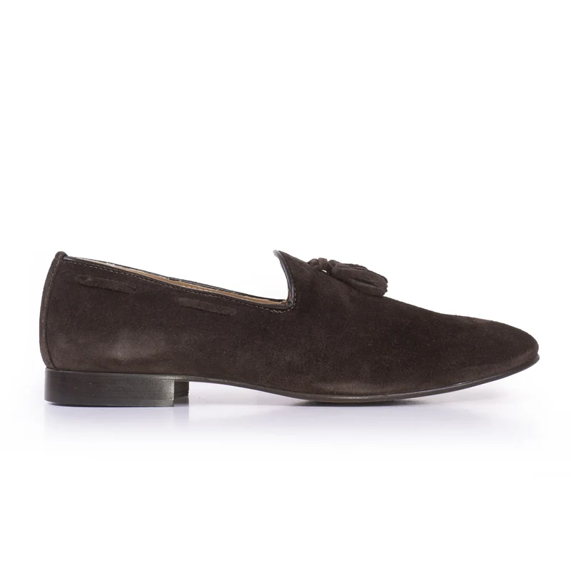 Mocassino in pelle scamosciato forato con nappine