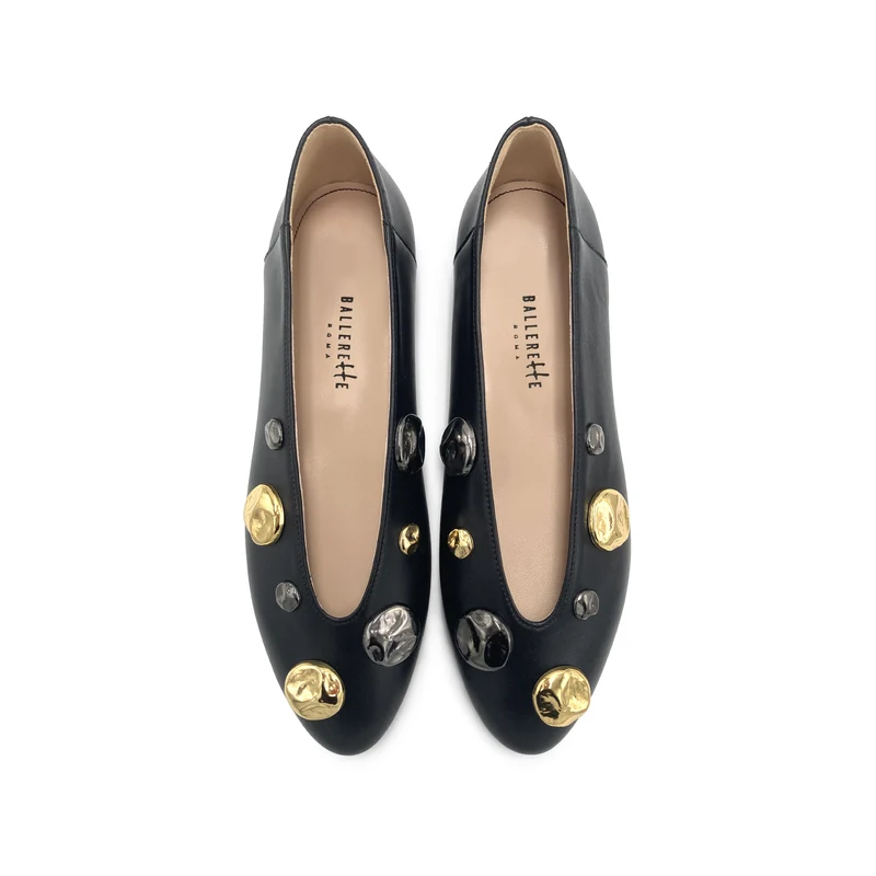 Ballerine nere accollate con borchie oro e ferro