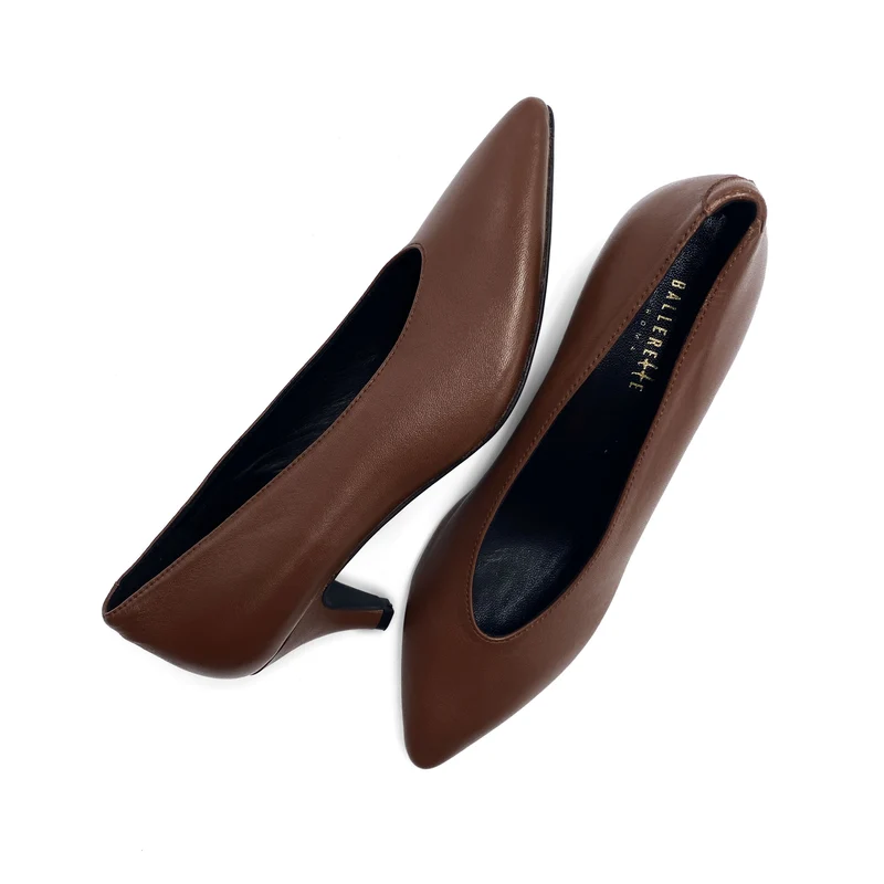 Scarpe décolleté marroni in pelle con scollo a V e tacco