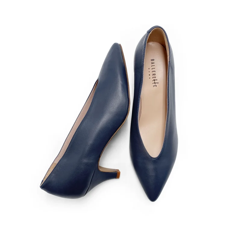 Décolleté blu in pelle con scollo a V