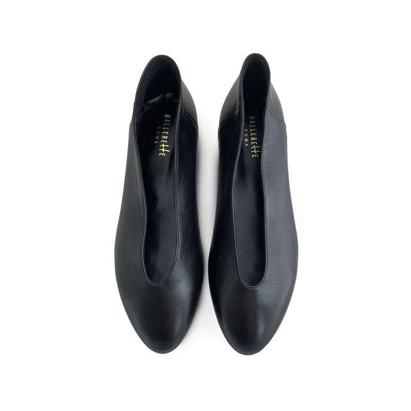 Ballerine nere in pelle con scollo a V