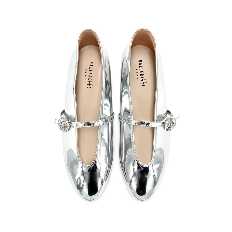 Ballerine argento specchiato con scollo a V e cinturino gioiello