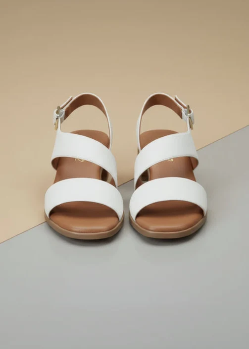 Sandali Donna Bianchi in Vera Pelle con Tacco Medio