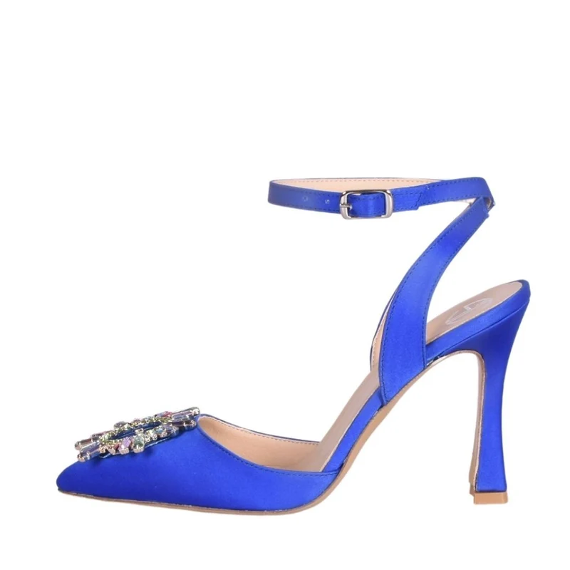 Scarpe a punta in raso blu con accessorio di strass