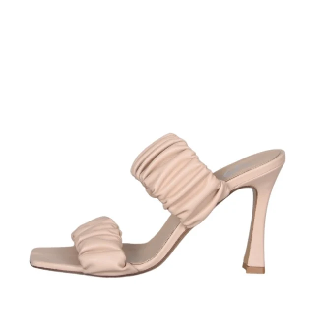 Sandali con tacco beige e fasce elastiche