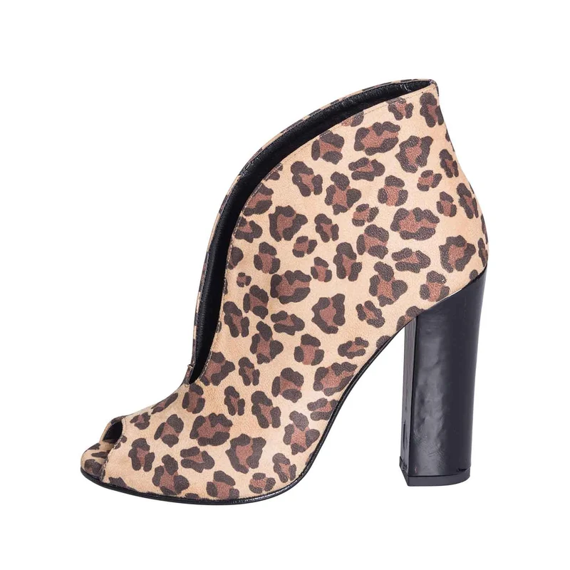 Scarpe maculate con tacco alto largo