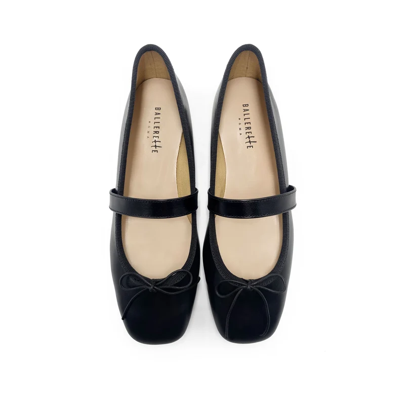 Ballerine nere in pelle a punta quadrata con cinturino