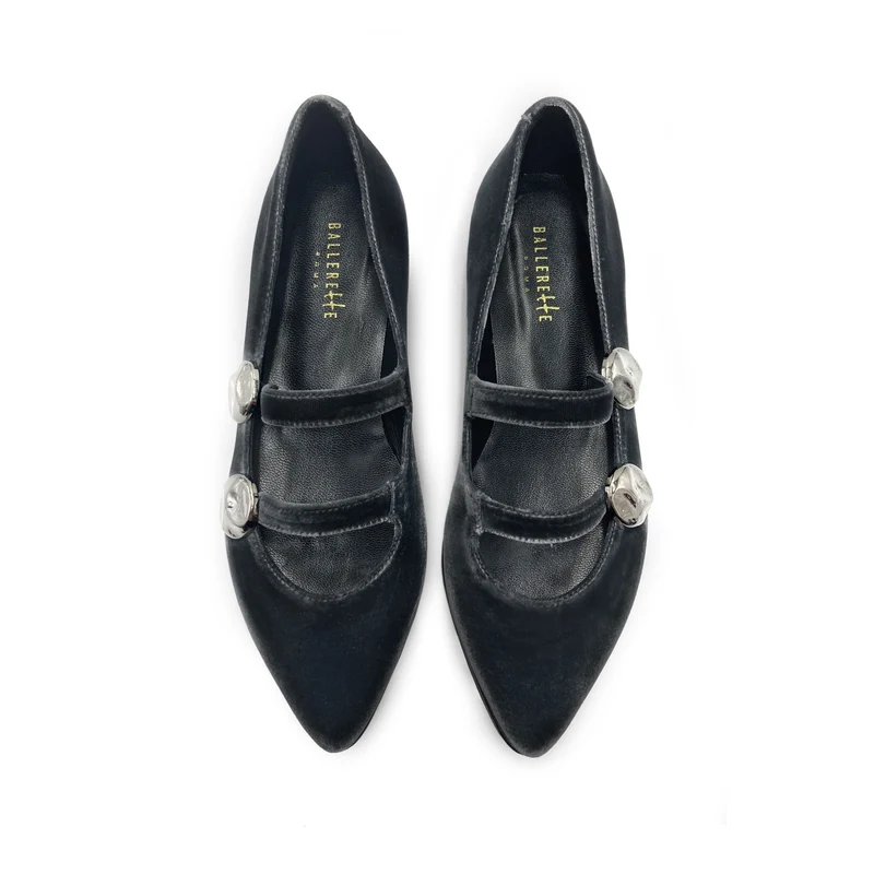 Ballerine in velluto grigio con cinturini e borchie
