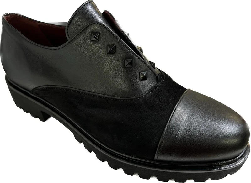 Mocassino Artigianale nero con borchie