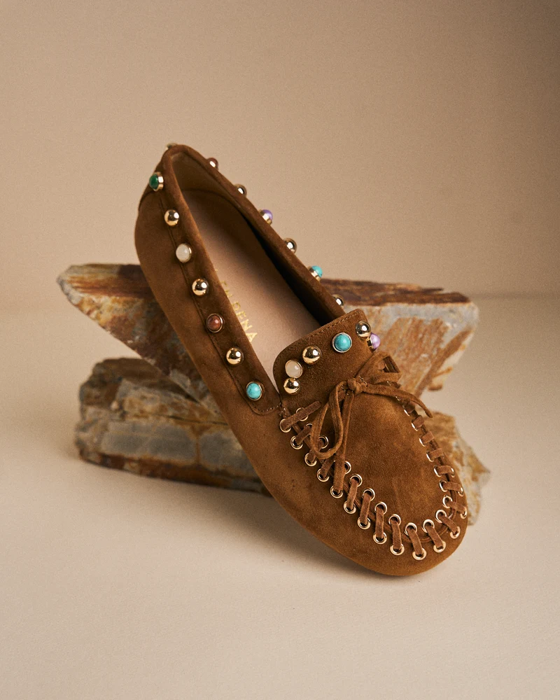 MOCASÍN DE ANTE CON CUENTAS