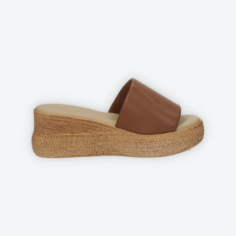 Sandali con zeppa.Altezza tacco: Made in Italy