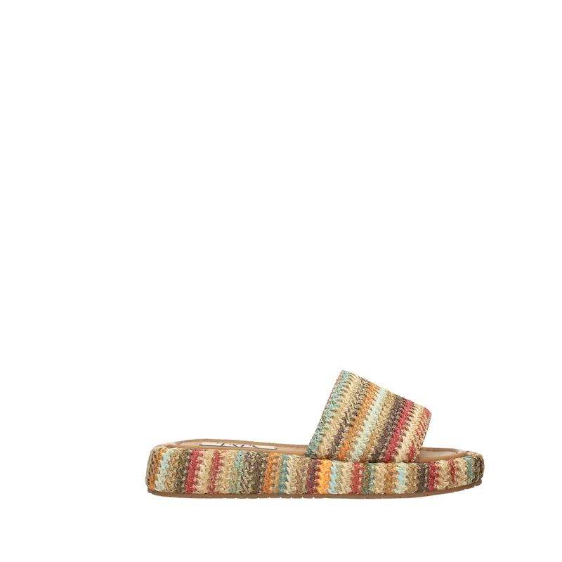 Sandali con fascia avvolgente.Tacco alto 3cm
