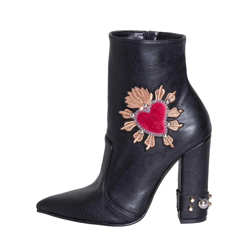 Tronchetti donna con tacco alto nero borchie e patch