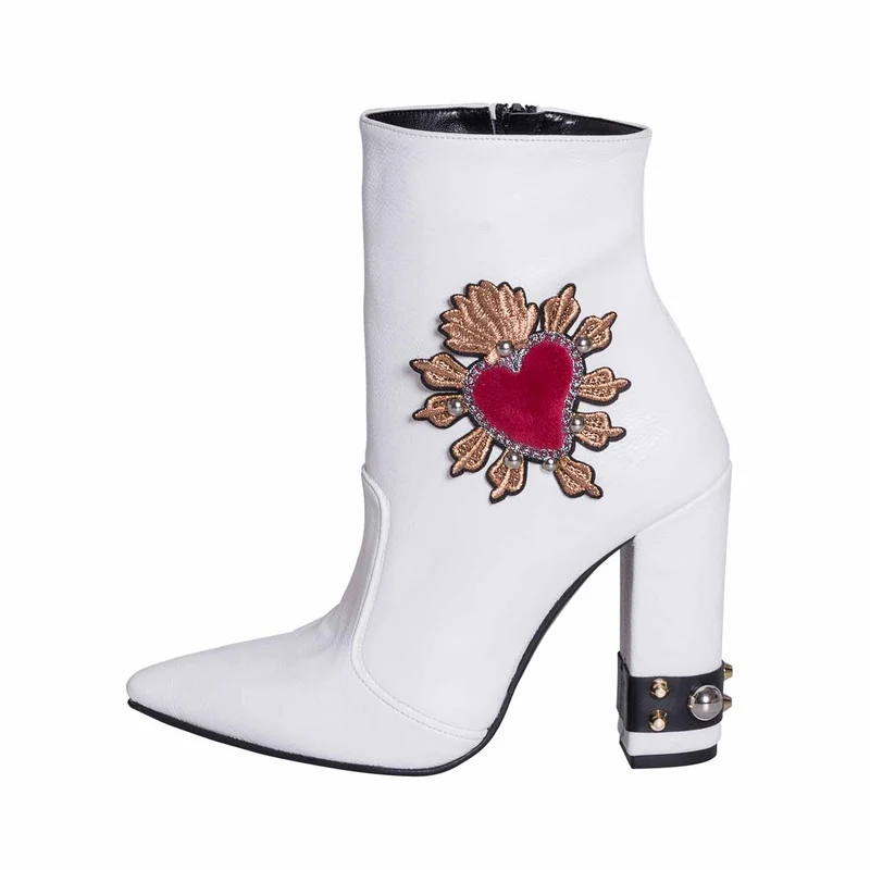 Tronchetti donna con tacco alto bianco borchie e patch