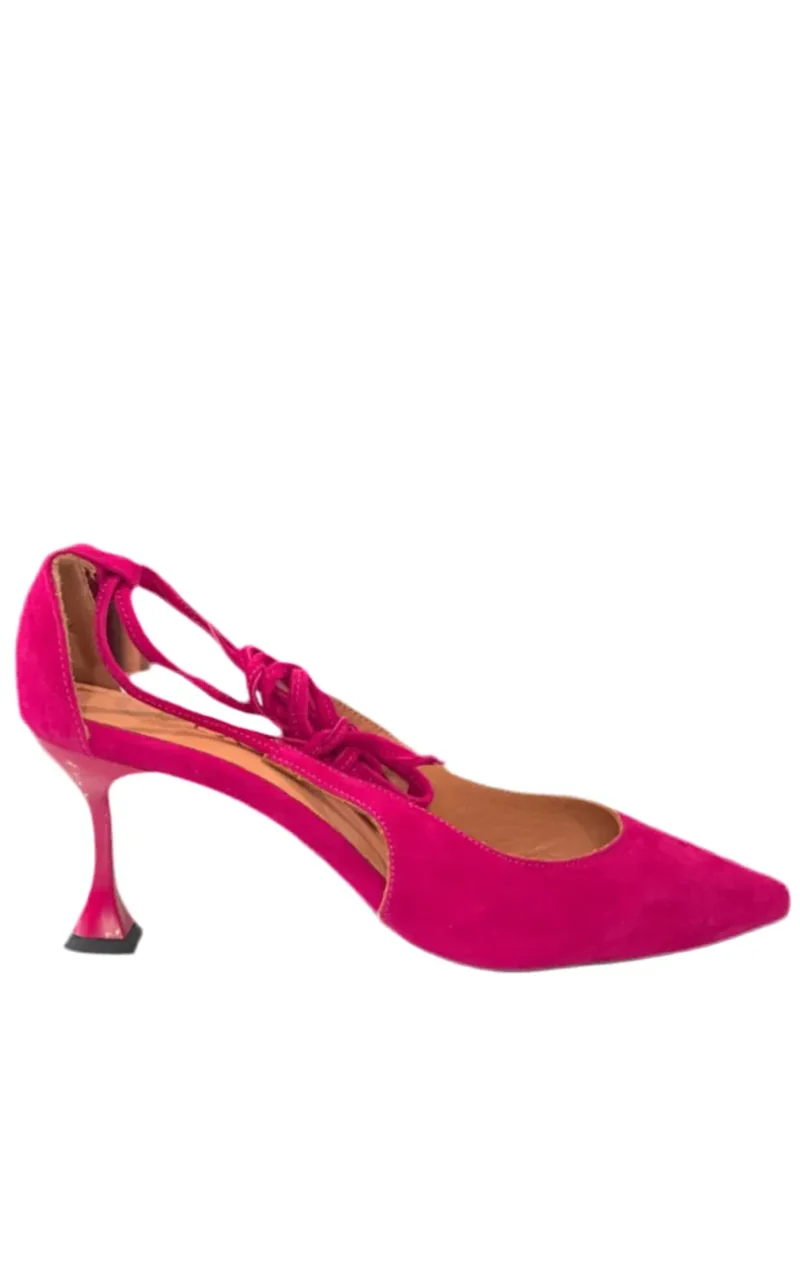 Dècolletè in pelle scamosciato con laccio schiava e punta tacco quadrata alta 8cm