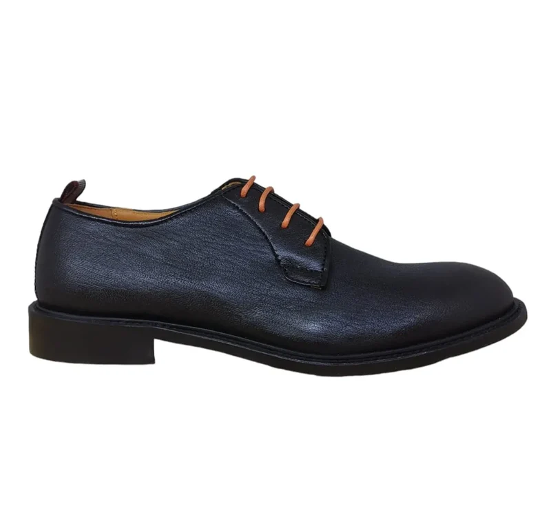 Stringata E102 derby con cucitura a vaschetta