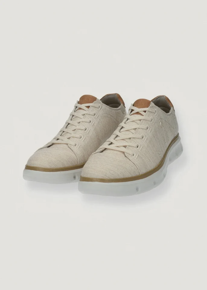 Sneakers in ecopelle con cuciture a vista
