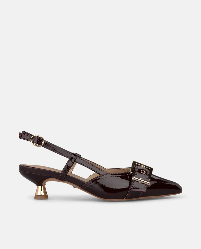 ZAPATO DESTALONADO DE CHAROL CON HEBILLA