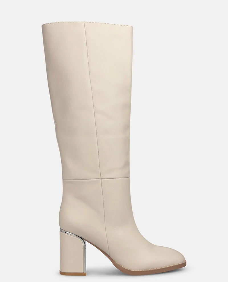 BOTA DE PIEL CON TACÓN