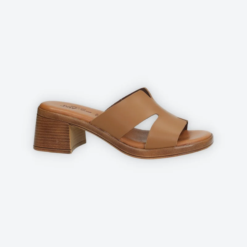 Sandali con fascia intrecciata.Tacco alto 5cm
