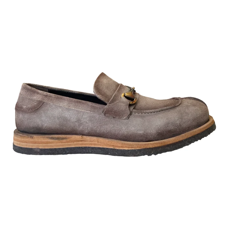 Mocassino B31221 in camoscio crust con fibbia anticata fondo creppone