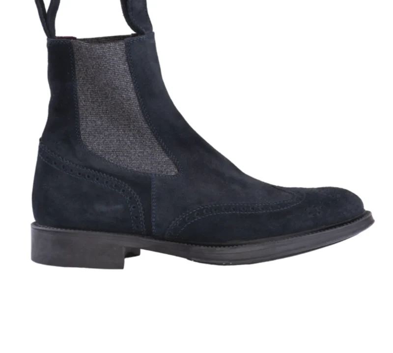 Stivale in pelle scamosciato con elastico sul lato e suola in antiscivolo