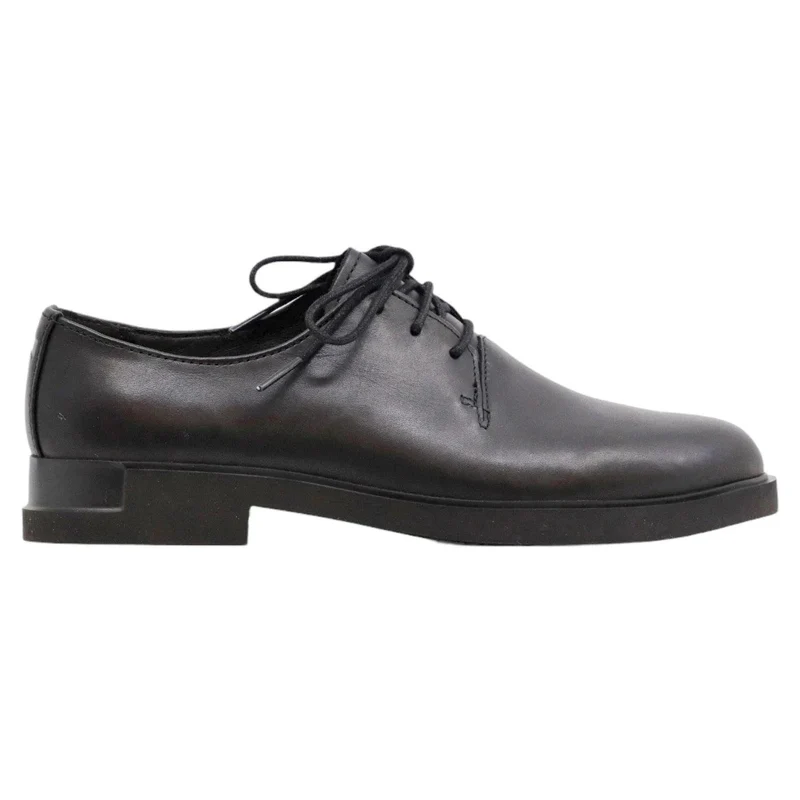 Scarpa allacciata Camper da donna in pelle di colore nero