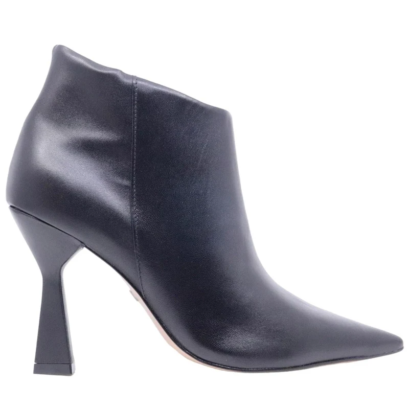 Tronchetto donna Carrano 613004 in elegante pelle di colore nero
