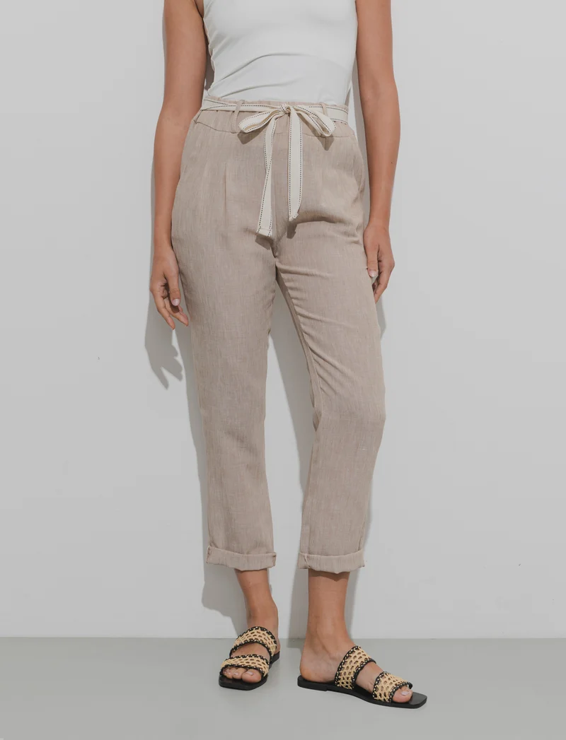 Pantalone con elastico in vita e cintura - Beige